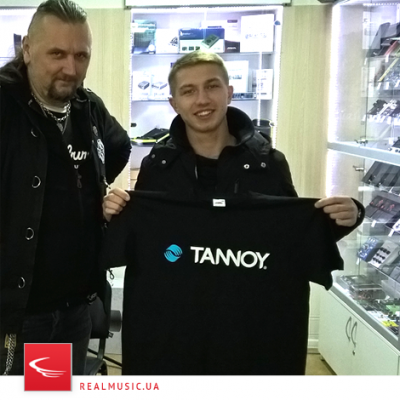 Пощрительные призы в виде брендовых футболок достались Костюченко Игорю и Голубову Александру
